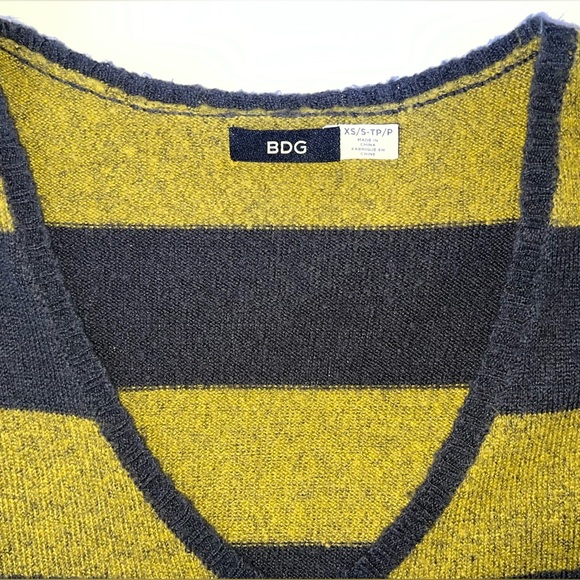 ⭐️ BDG ⭐️VINTAGE OVERSIZED KNIT RELAXED FIT V-NECK PULLOVER SWEATER SIZE XS/S - Picture 6 of 11